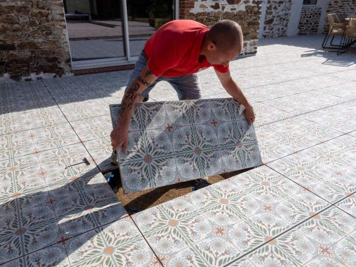 Pose de revêtements de sols et de murs intérieurs